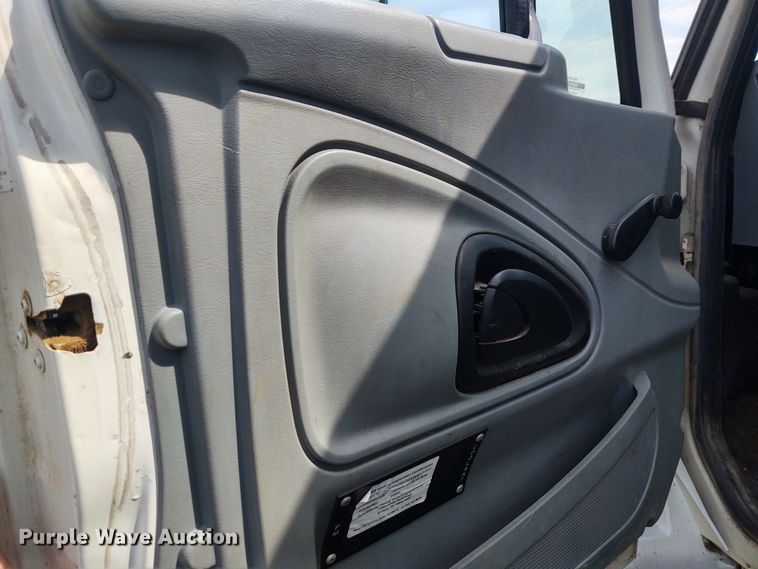 image for item DE6978 2007 International 4300  box truck