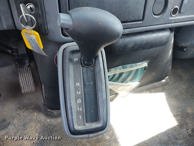 image for item DE6978 2007 International 4300  box truck