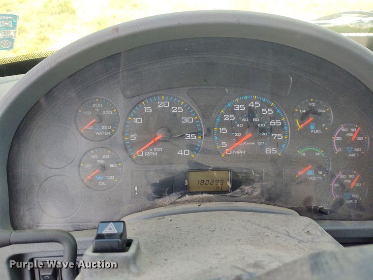 image for item DE6978 2007 International 4300  box truck