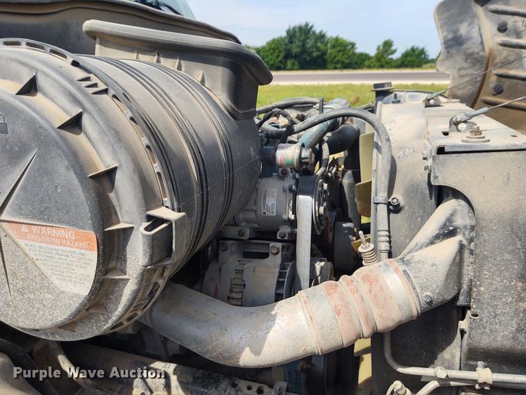 image for item DE6978 2007 International 4300  box truck