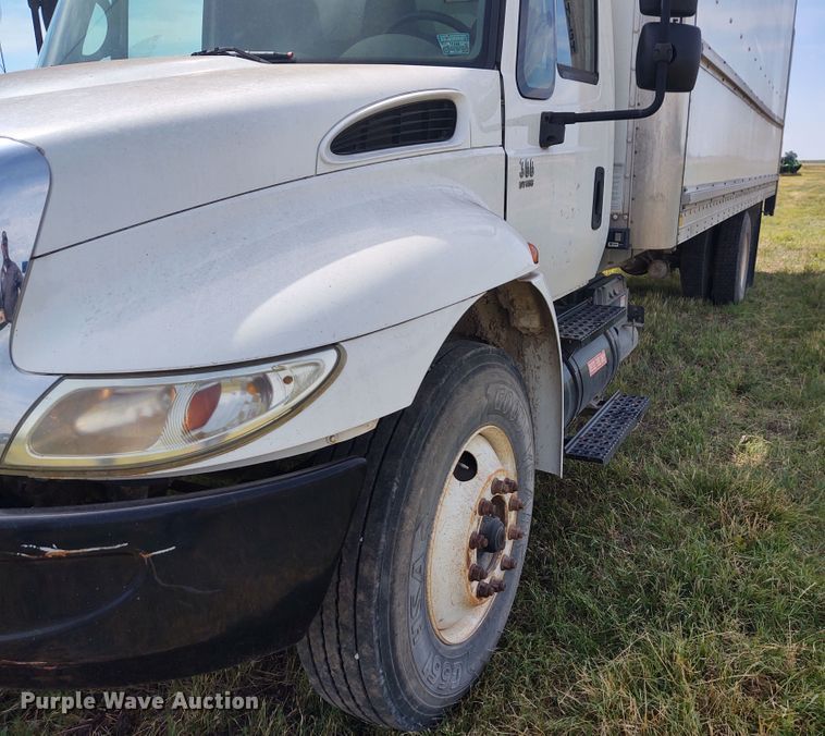 image for item DE6978 2007 International 4300  box truck