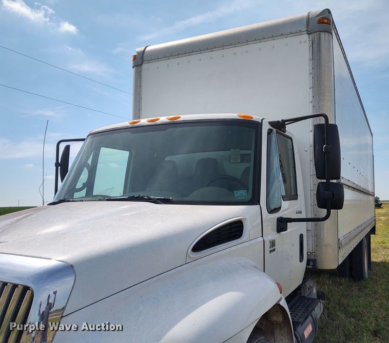 image for item DE6978 2007 International 4300  box truck