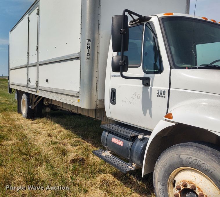 image for item DE6978 2007 International 4300  box truck