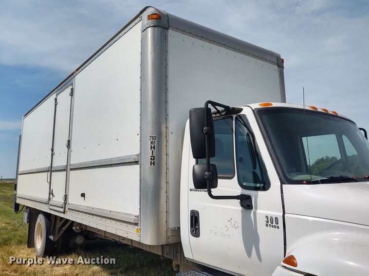 image for item DE6978 2007 International 4300  box truck