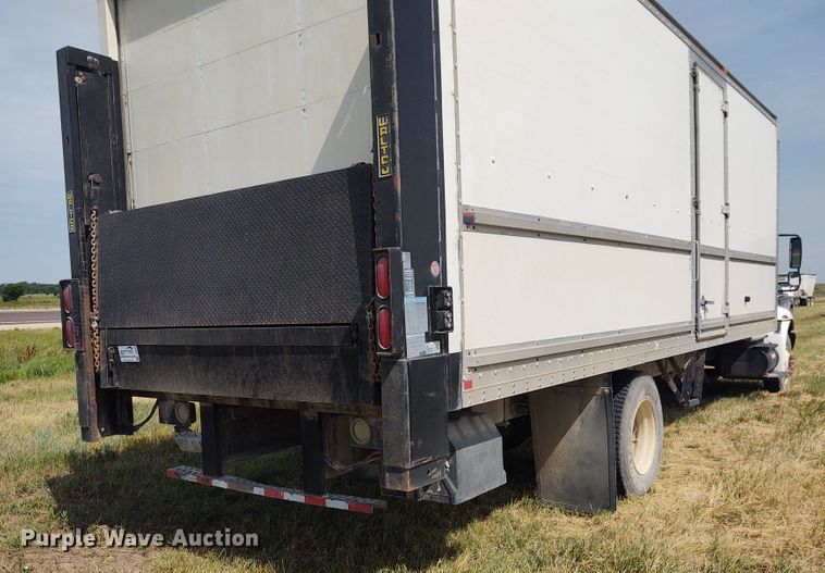 image for item DE6978 2007 International 4300  box truck