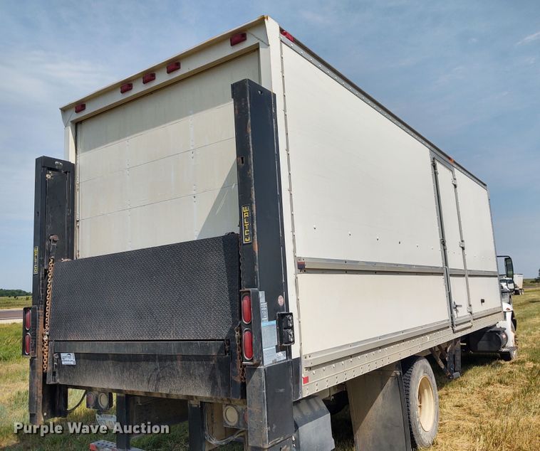 image for item DE6978 2007 International 4300  box truck