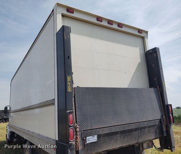 image for item DE6978 2007 International 4300  box truck