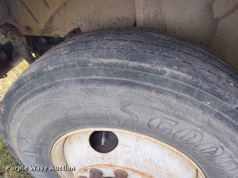 image for item DE6978 2007 International 4300  box truck