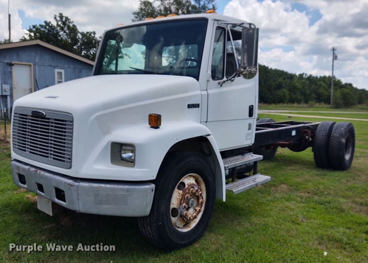 image for item DE7049 1997 Freightliner FL70  truck cab and chassis