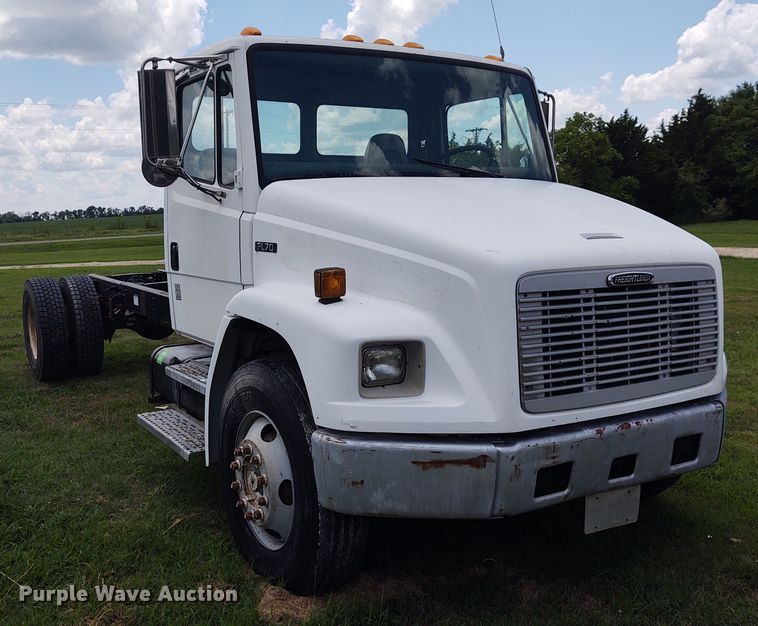 image for item DE7049 1997 Freightliner FL70  truck cab and chassis