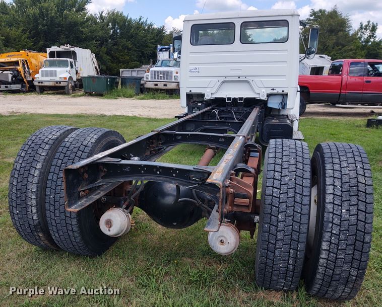 image for item DE7049 1997 Freightliner FL70  truck cab and chassis