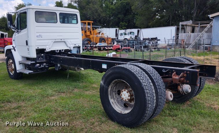 image for item DE7049 1997 Freightliner FL70  truck cab and chassis