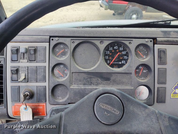 image for item DE7049 1997 Freightliner FL70  truck cab and chassis