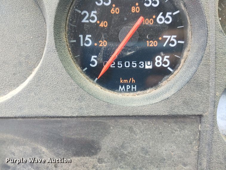 image for item DE7049 1997 Freightliner FL70  truck cab and chassis