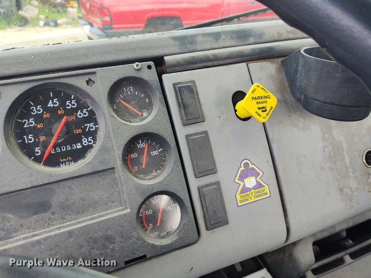 image for item DE7049 1997 Freightliner FL70  truck cab and chassis