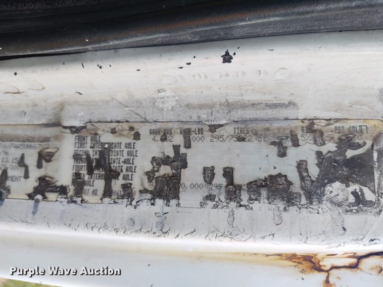 image for item DE7049 1997 Freightliner FL70  truck cab and chassis