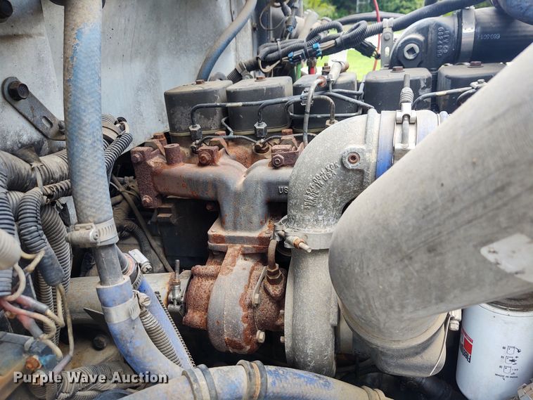 image for item DE7049 1997 Freightliner FL70  truck cab and chassis