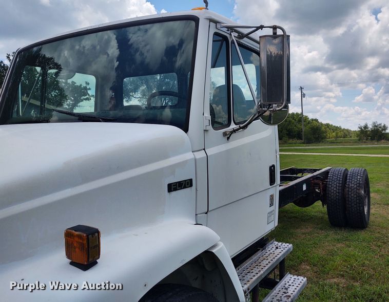 image for item DE7049 1997 Freightliner FL70  truck cab and chassis