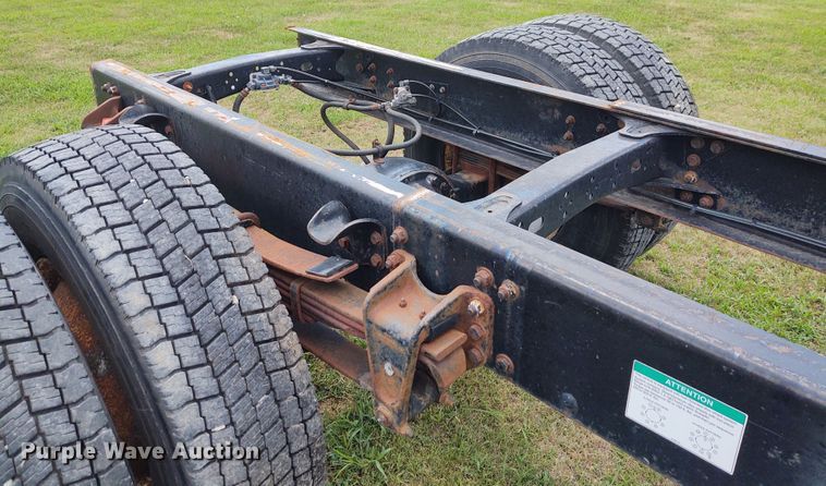 image for item DE7049 1997 Freightliner FL70  truck cab and chassis