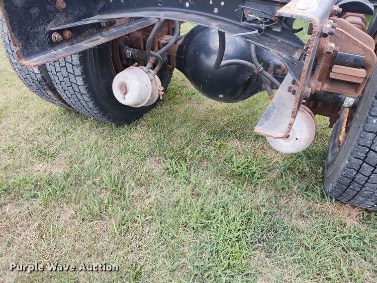 image for item DE7049 1997 Freightliner FL70  truck cab and chassis