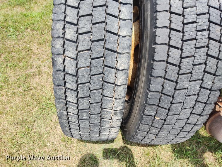 image for item DE7049 1997 Freightliner FL70  truck cab and chassis