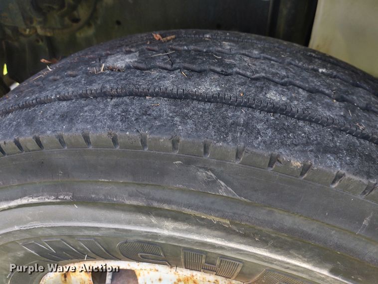 image for item DE7049 1997 Freightliner FL70  truck cab and chassis