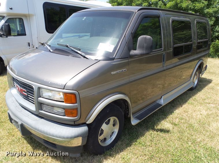 image for item DF0846 2002 GMC Savana G1500  handicap accessible van