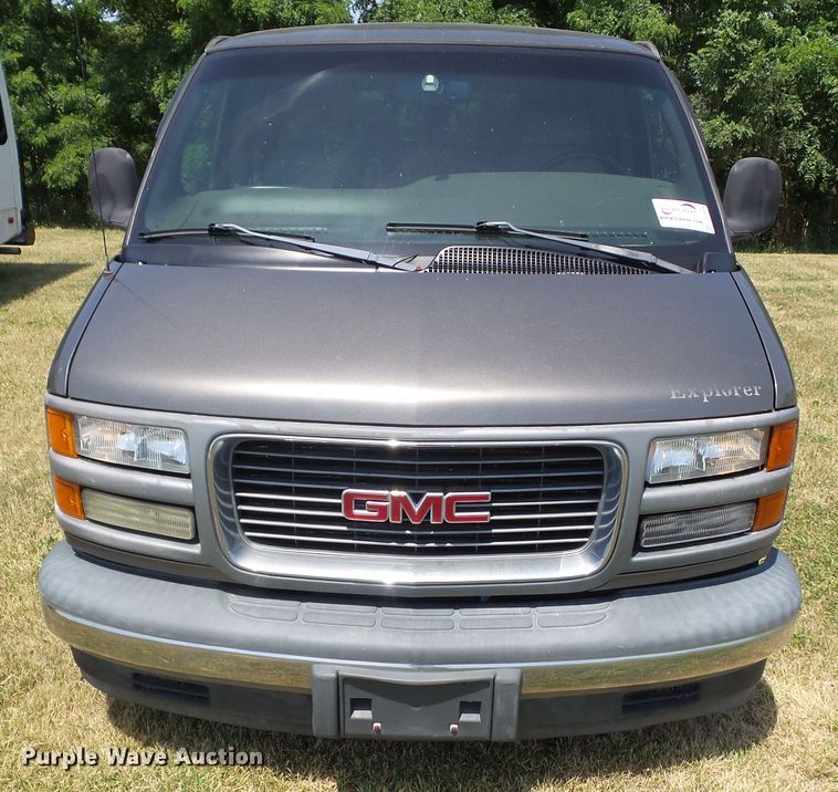image for item DF0846 2002 GMC Savana G1500  handicap accessible van