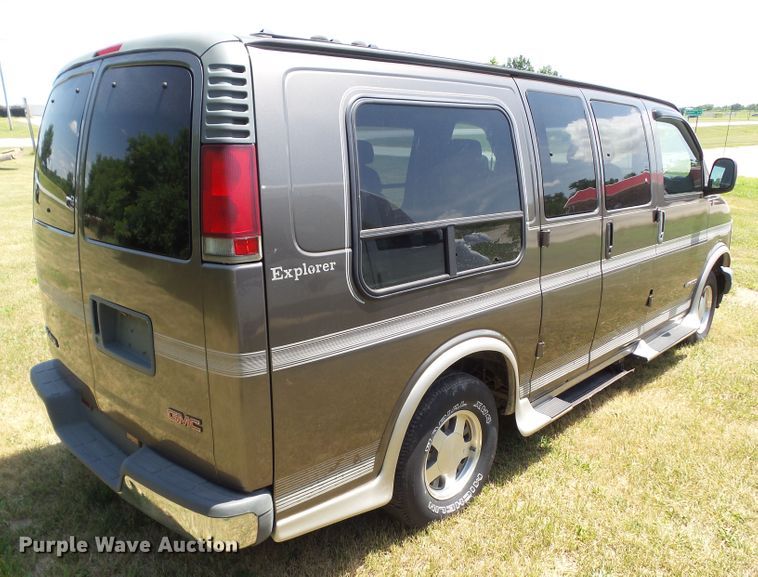 image for item DF0846 2002 GMC Savana G1500  handicap accessible van