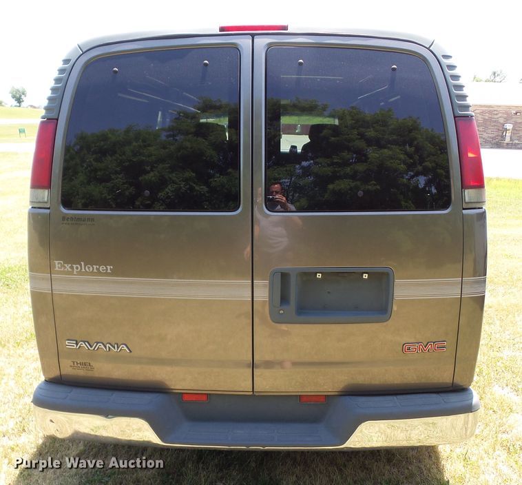 image for item DF0846 2002 GMC Savana G1500  handicap accessible van