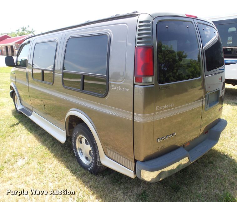 image for item DF0846 2002 GMC Savana G1500  handicap accessible van