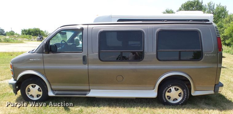 image for item DF0846 2002 GMC Savana G1500  handicap accessible van
