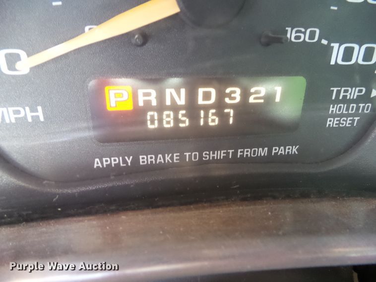 image for item DF0846 2002 GMC Savana G1500  handicap accessible van