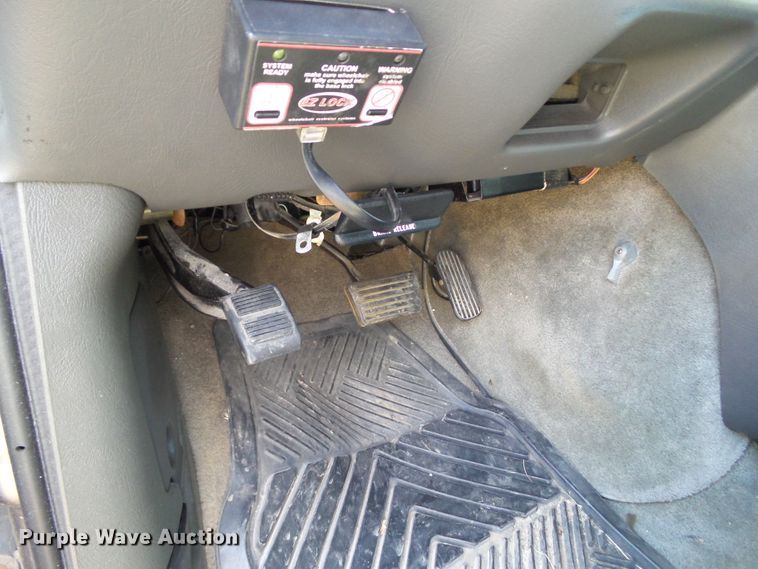 image for item DF0846 2002 GMC Savana G1500  handicap accessible van