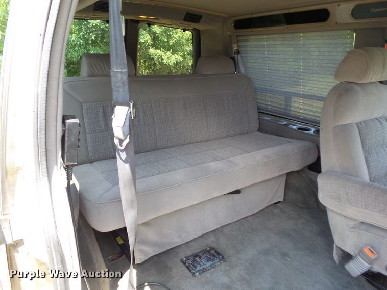 image for item DF0846 2002 GMC Savana G1500  handicap accessible van