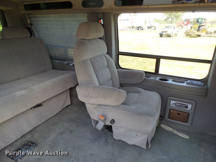 image for item DF0846 2002 GMC Savana G1500  handicap accessible van