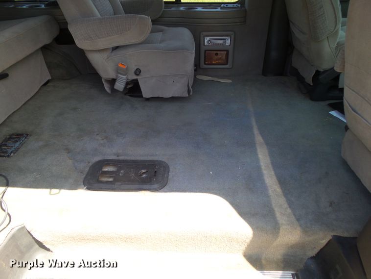 image for item DF0846 2002 GMC Savana G1500  handicap accessible van