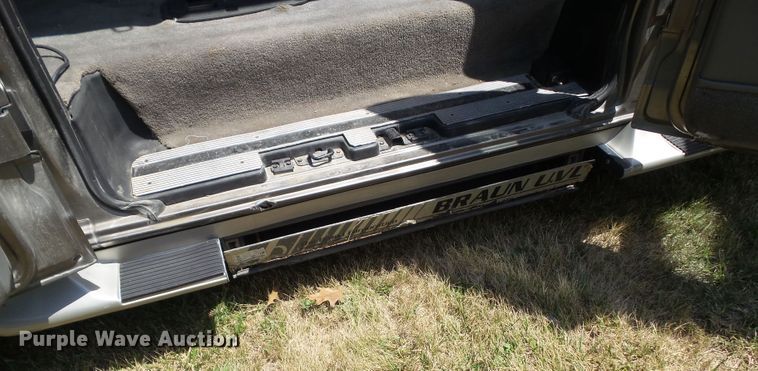 image for item DF0846 2002 GMC Savana G1500  handicap accessible van