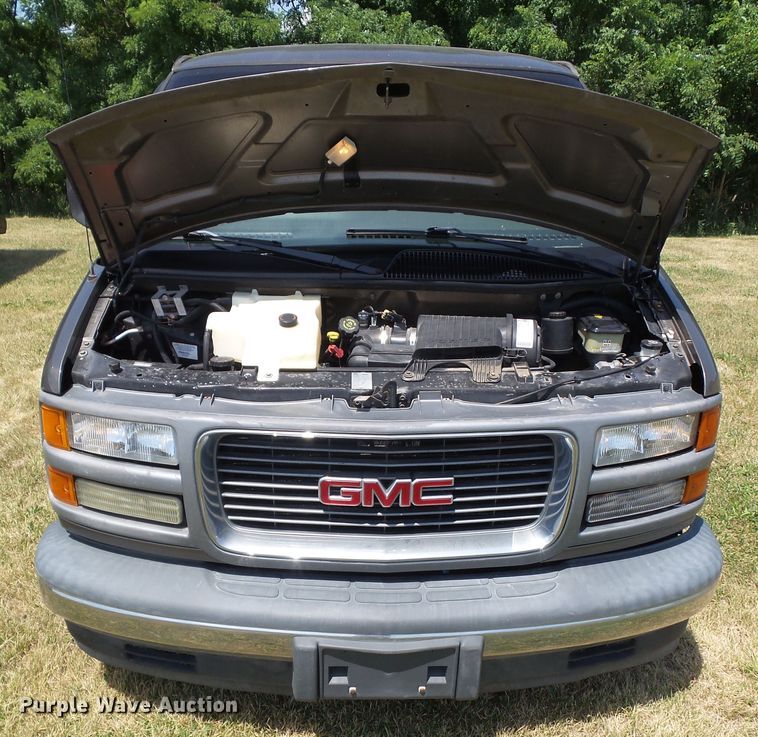 image for item DF0846 2002 GMC Savana G1500  handicap accessible van