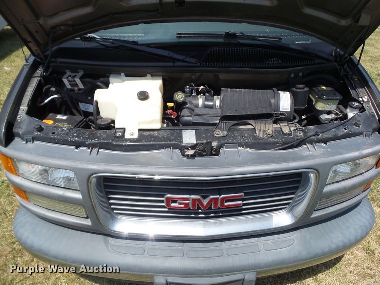 image for item DF0846 2002 GMC Savana G1500  handicap accessible van