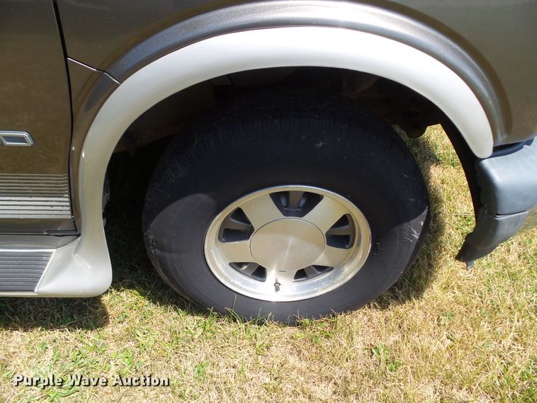 image for item DF0846 2002 GMC Savana G1500  handicap accessible van