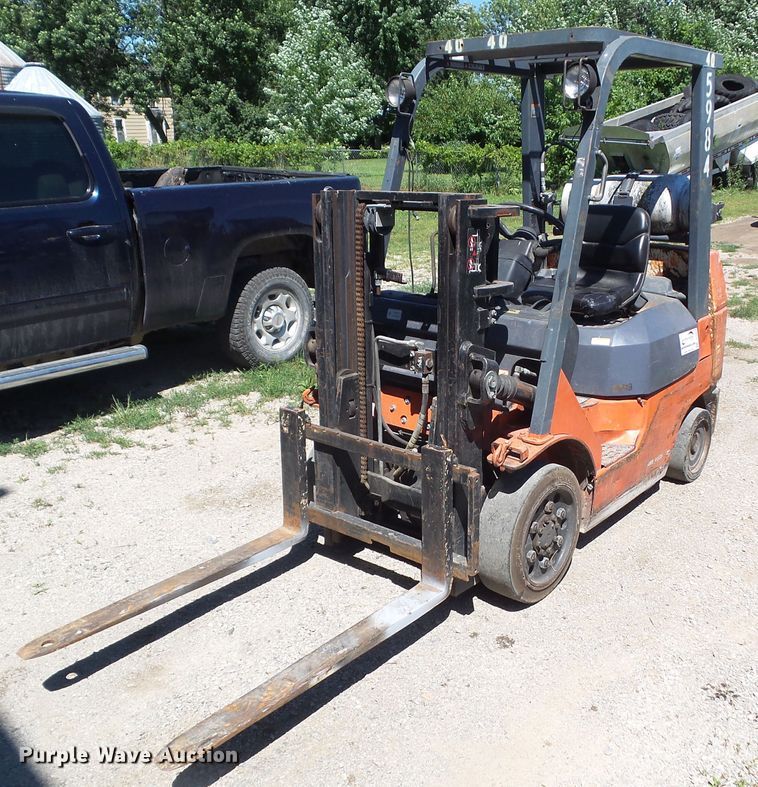 image for item DF0854 2005 Toyota 7FGCU25  forklift