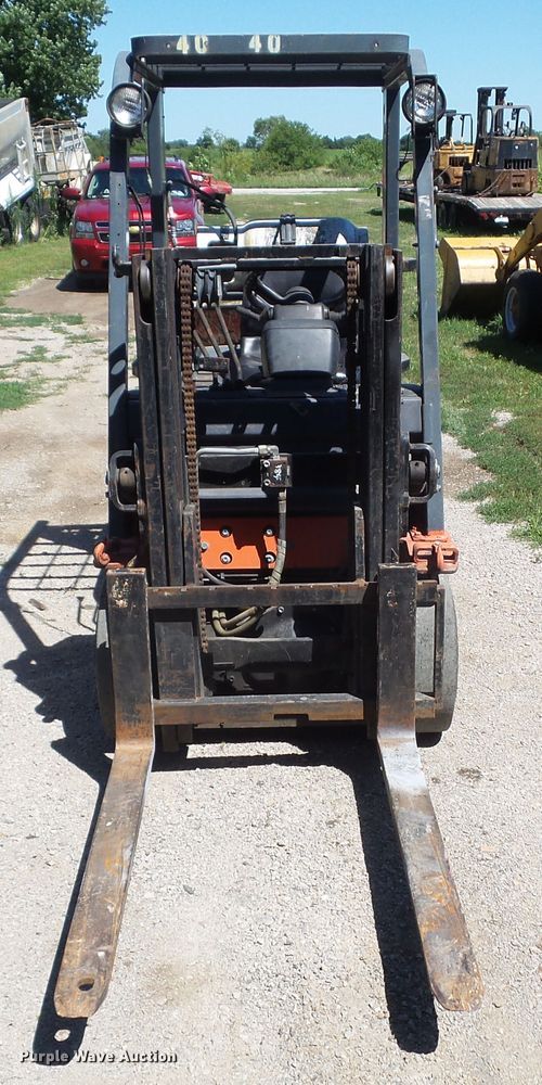 image for item DF0854 2005 Toyota 7FGCU25  forklift