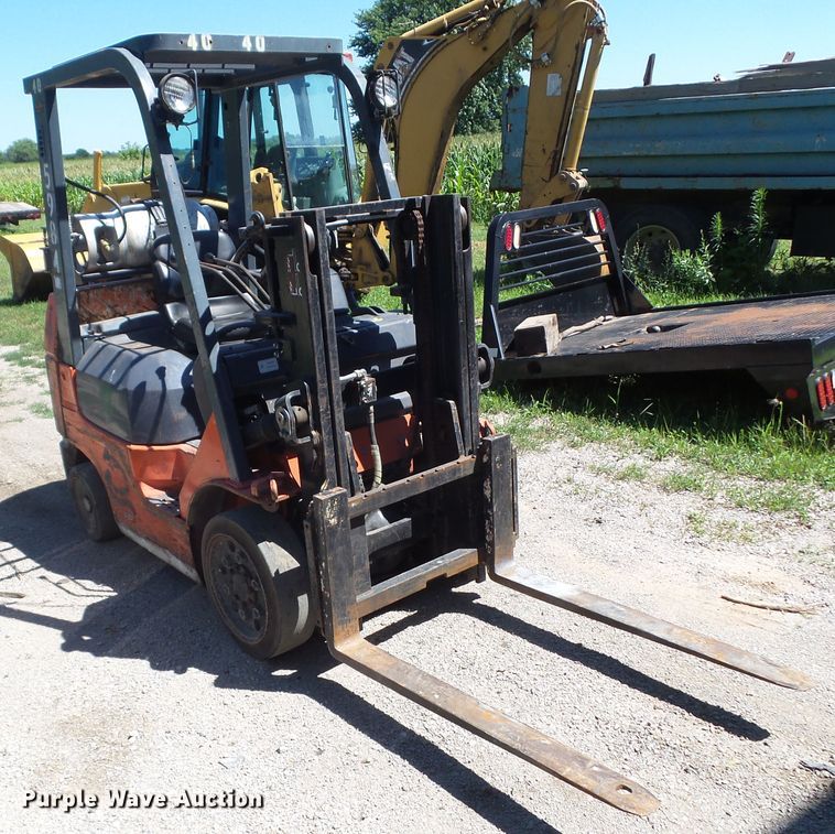 image for item DF0854 2005 Toyota 7FGCU25  forklift