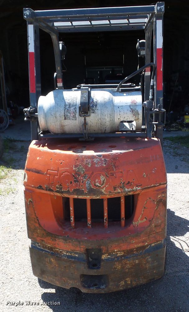 image for item DF0854 2005 Toyota 7FGCU25  forklift