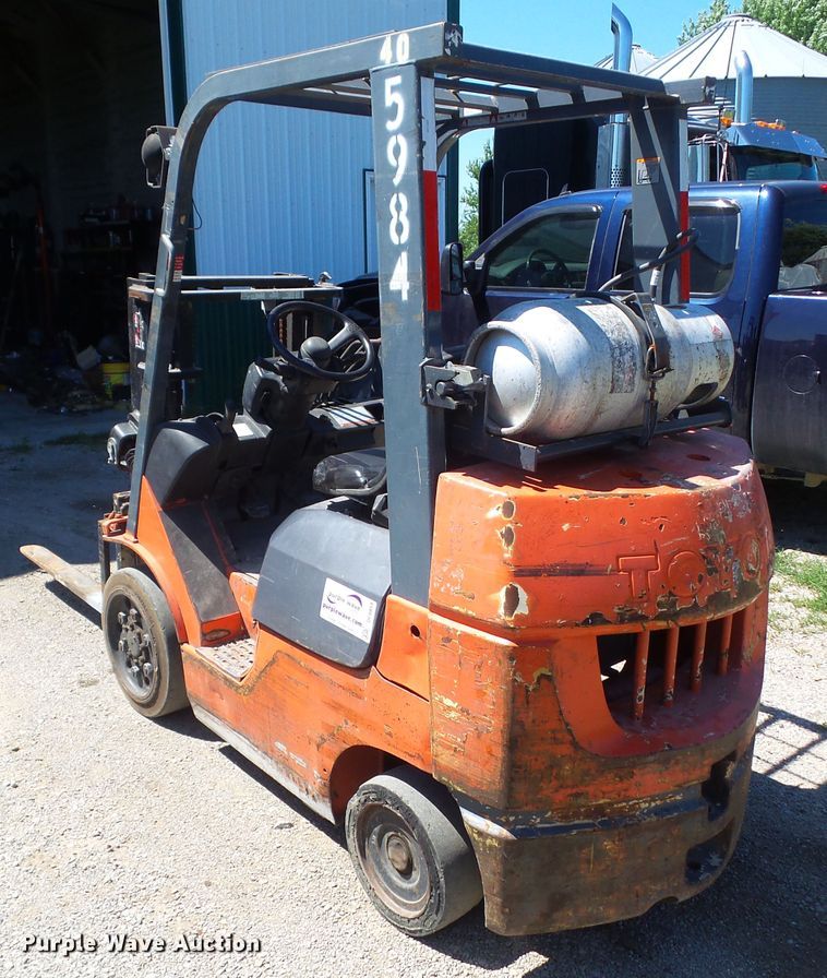 image for item DF0854 2005 Toyota 7FGCU25  forklift