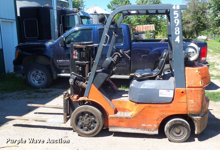 image for item DF0854 2005 Toyota 7FGCU25  forklift