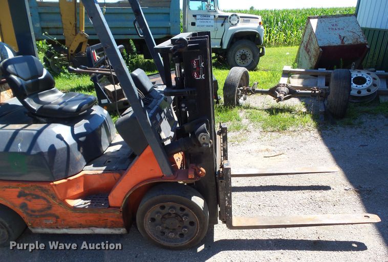 image for item DF0854 2005 Toyota 7FGCU25  forklift