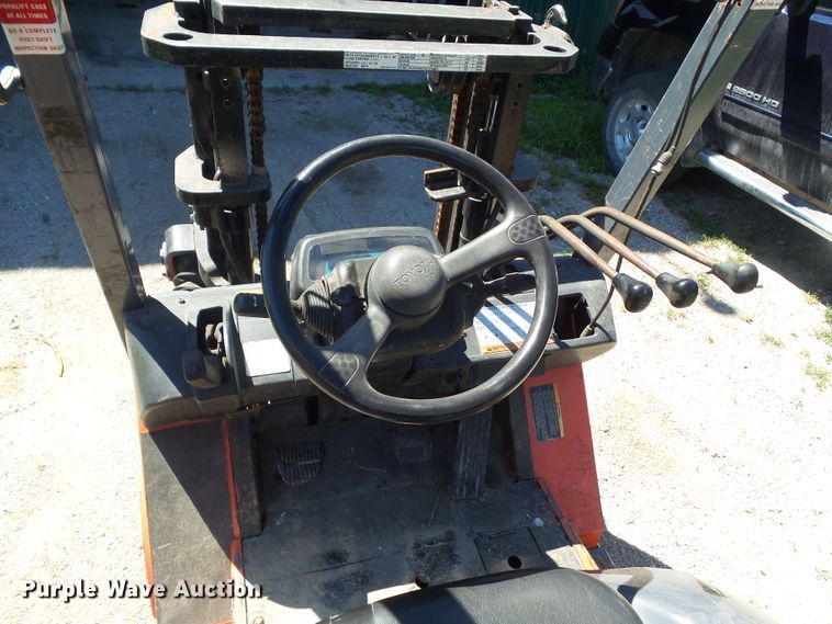 image for item DF0854 2005 Toyota 7FGCU25  forklift