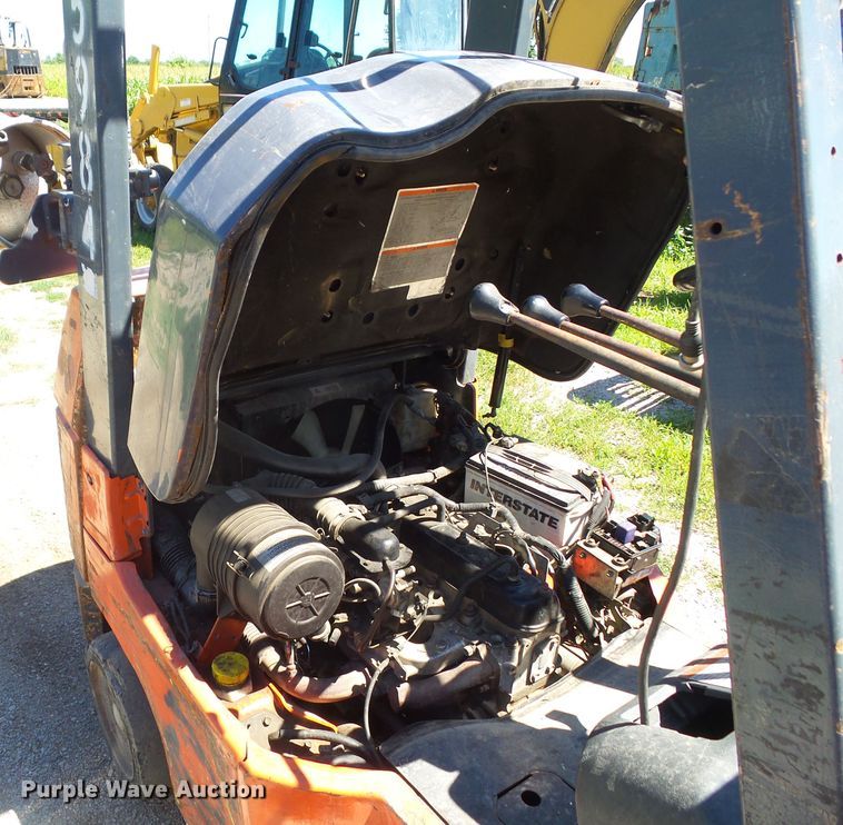 image for item DF0854 2005 Toyota 7FGCU25  forklift